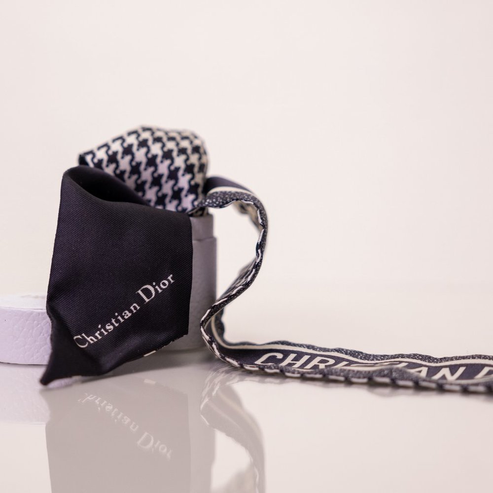 Christian Dior scarf / Houndstooth / Silk Scarf / Authentic Dior / Original box - Picture 3 of 4